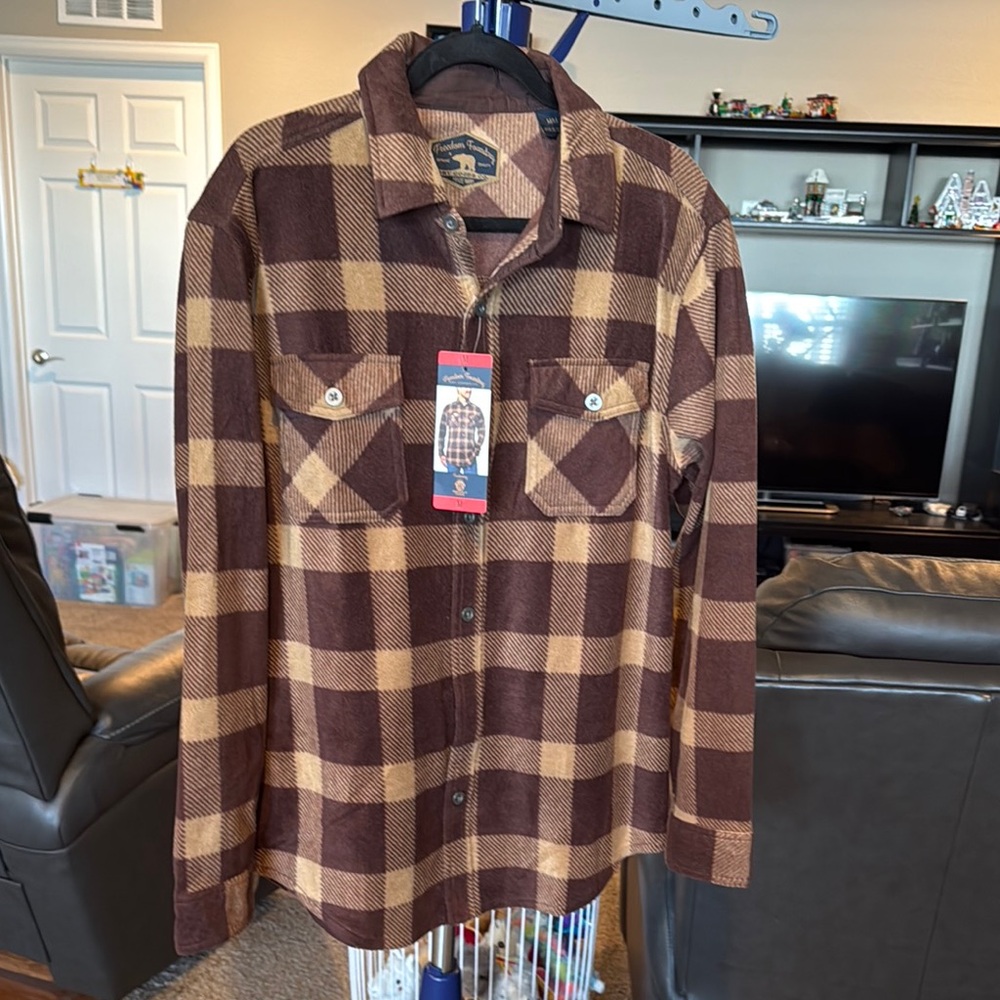 Freedom Foundry NWT Brown Lightweight Flannel Shirt. Size Medium